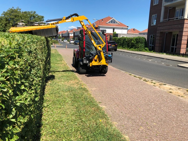 Overhangend groen en hagen knippen is gestart!